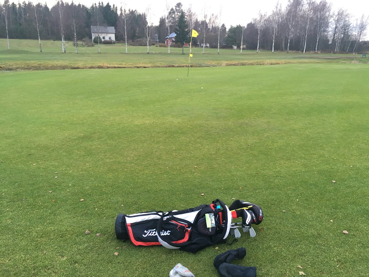 GolfJohan's tweet photo. #Birdie -putit josta toinen upposi❗️⛳️⭕️
#GolfIsLife 💚#Yellow6
#VaasanGolf #score77
#Birdie -puttar varav en trillade i hål❗️⛳️ https://t.co/2R3Th9P2AW