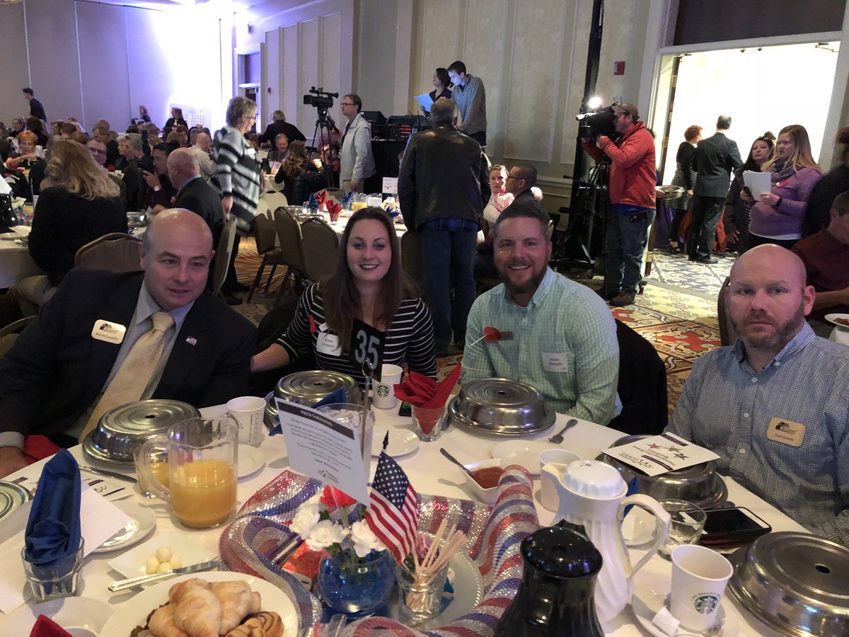 mt_carmel_vsc's tweet photo. Awesome breakfast. Thanks @PeakMilitaryNet #HonoringtheBrave #VeteransDayEveryday https://t.co/roznUaTM0O