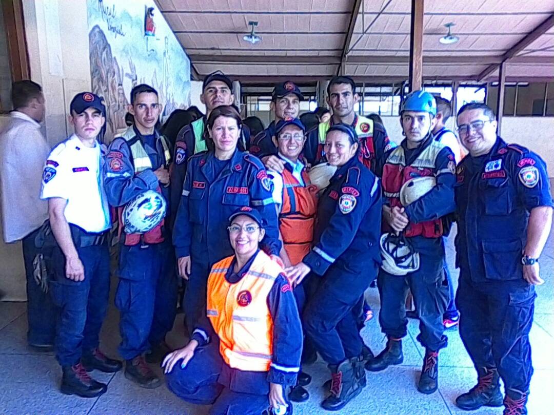 bomberos_merida's tweet photo. #07N Todo un éxito el II Simulacro Mcpio #Sucre Mérida @cnb_merida apoyando a @PCSucreMRD y #AulaSismica @FUNVISIS https://t.co/9gTzkxxzLf