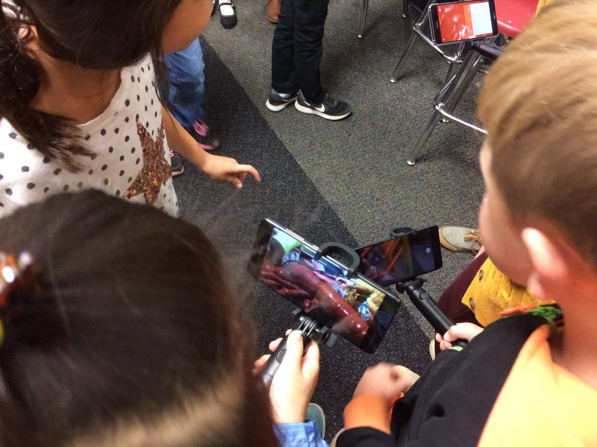 OM students experiencing the ocean floor through VR.  They see lobsters, fish, seaweed, a shipwreck and more!