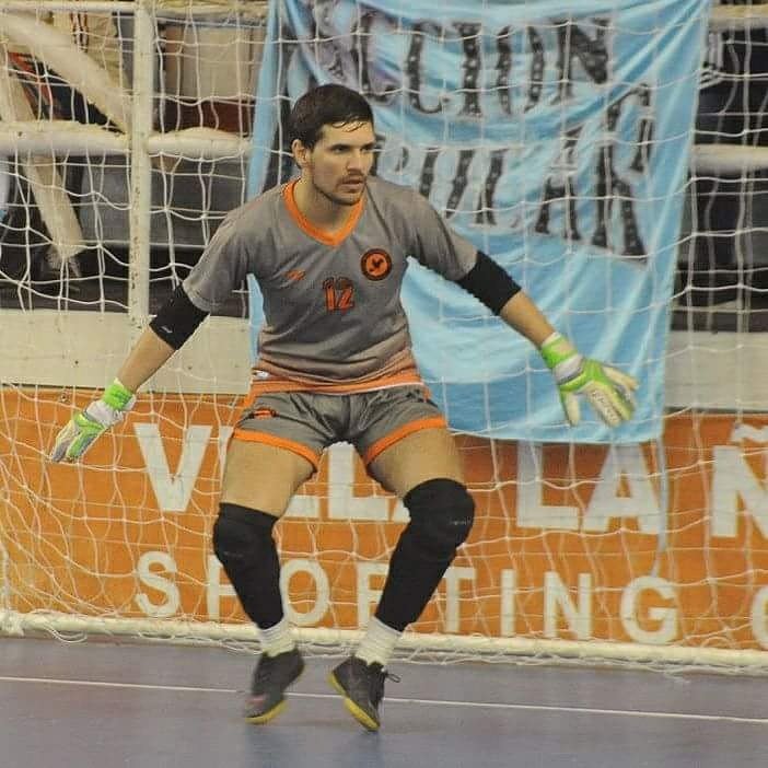 villalanata's tweet photo. #Seba1 Mañana este tipo es más grande que el arco. Volvió al futsal para salir campeón. Mañana es el día. #LoDamosVuelta #CopaArgentina https://t.co/9vP6Ms0pry