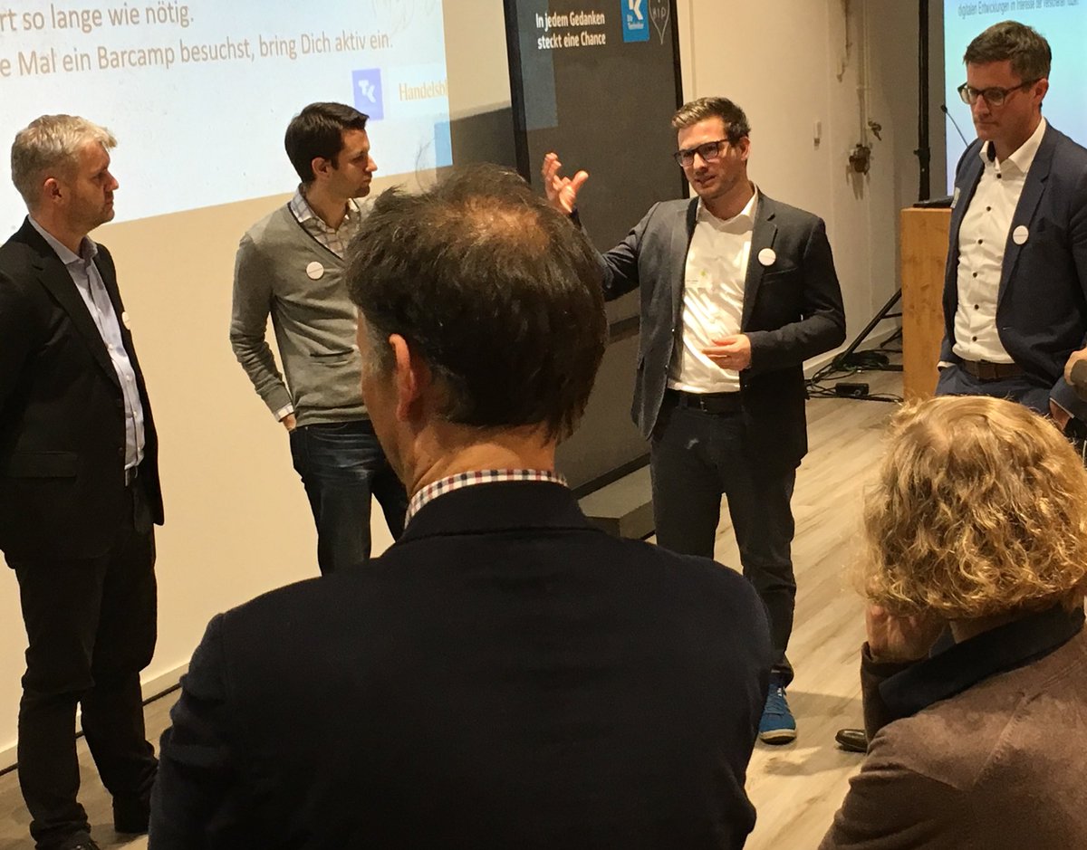 HIP_Hamburg's tweet photo. Die Sessions und Diskussionen laufen! #Innovationstag @TKPresse @handelsblatt @mecuris #TKaccelerator #SmartHealth #HealthI https://t.co/XyBDRslxqG