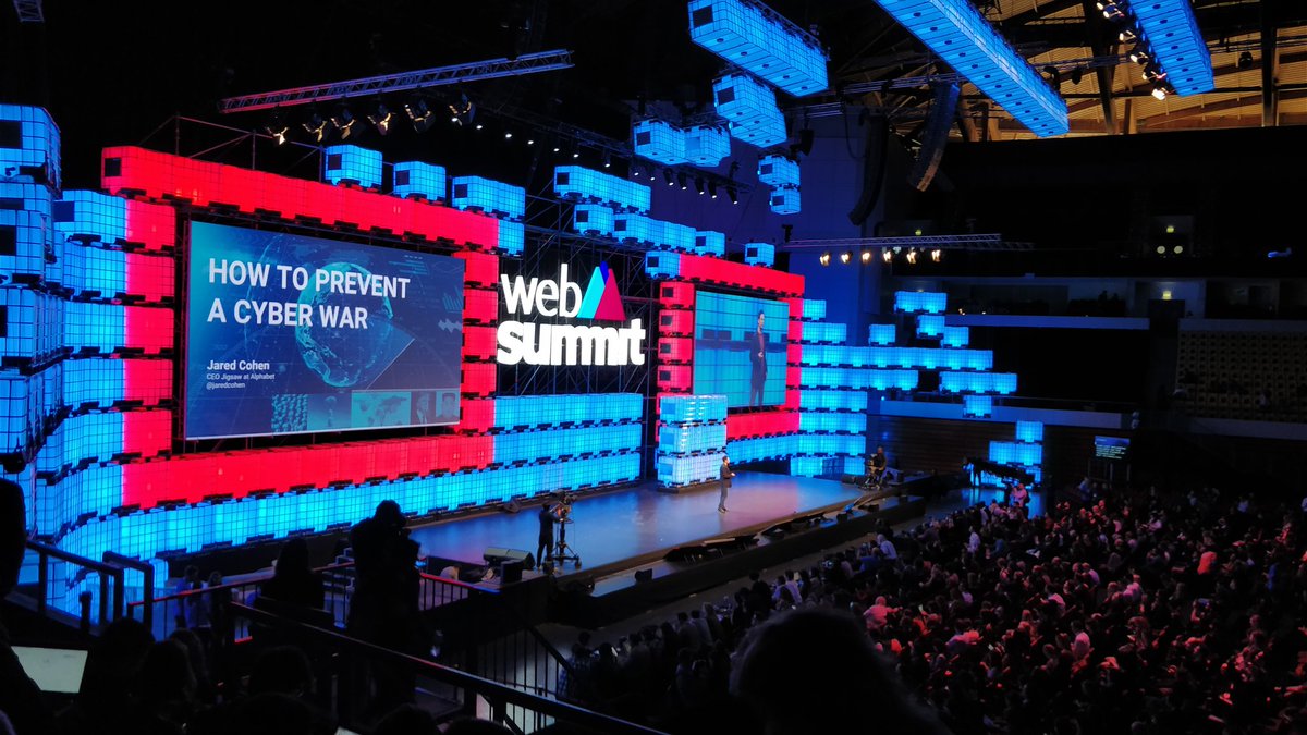 Paddy_Griffith's tweet photo. Amazing first day so far @ #WebSummit. Place is buzzing 🐝🤖🐝🤖🐝 https://t.co/bBdc3o57lV