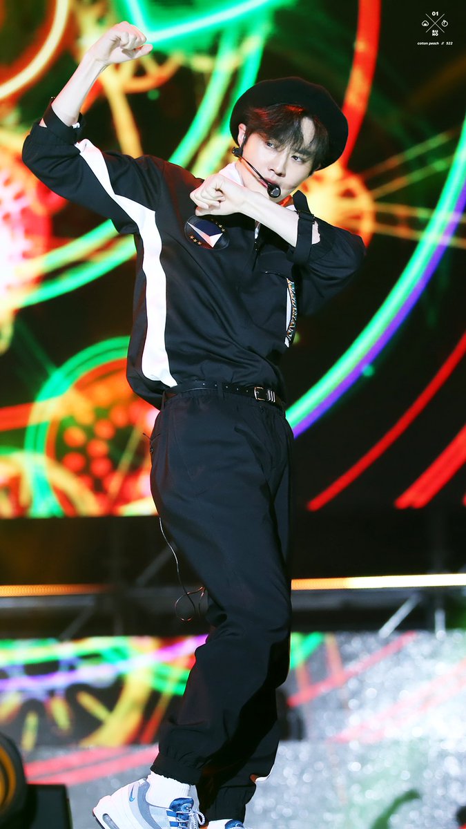 HOWRUSUHO's tweet photo. [HQ] 170924 #SUHO - Asia Song Festival 2017 
https://t.co/B4p9nlYSN0
https://t.co/vOIMZK1UVa
https://t.co/XXMYmkLdAj
©COTTON PEACH https://t.co/SvfVf9wqvH