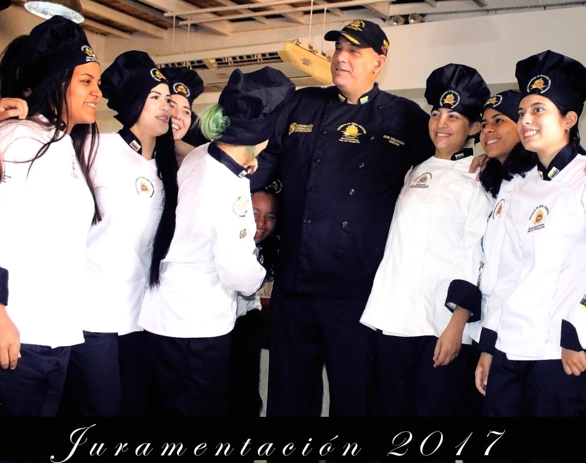iberochef's tweet photo. Dios bendiga el camino y el inicio de estos jóvenes en el Instituto Iberoamericano de Gastronomia y Turismo 🍴 https://t.co/HW98DkdkKh