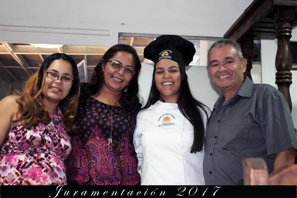 iberochef's tweet photo. Dios bendiga el camino y el inicio de estos jóvenes en el Instituto Iberoamericano de Gastronomia y Turismo 🍴 https://t.co/HW98DkdkKh