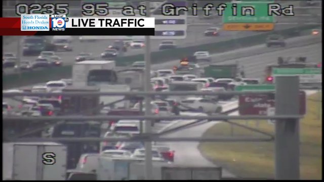 Crash on I-95 SB at Griffin Rd #traffic https://t.co/V9cqiEgNqH