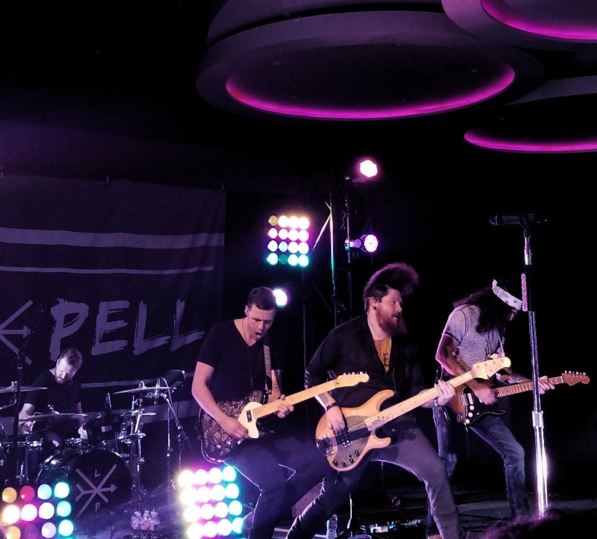 LukePellBandFan's tweet photo. The #lukepellband guys jammed hard @TCU what a show! 🎶 #tourlifetuesday #jamminghard #gobigorgohome #hairflip https://t.co/O5GYiZYYEx