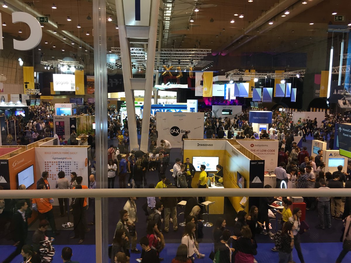 CleverMonitor's tweet photo. #WebSummit is the best place, where future technology is being shaped. #startups #clevermonitor #EmailMarketing https://t.co/HQBfoUU3Fr