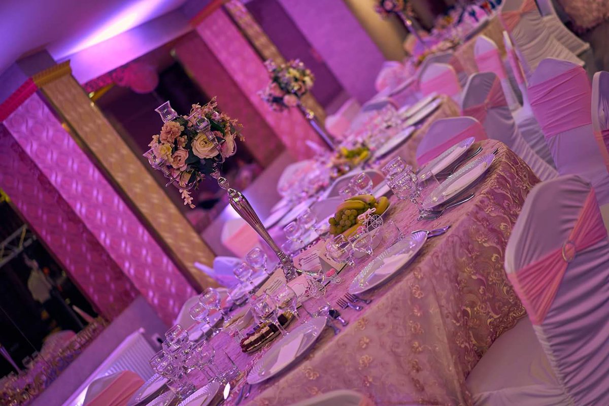 DecorFestiv's tweet photo. Decor tematic pentru nunta La vie en rose in salon Imperial 
#nunta #dantela #luminiambientale #sfeșnice_cu_flori #salon_Imperial https://t.co/SVb58jTHXU