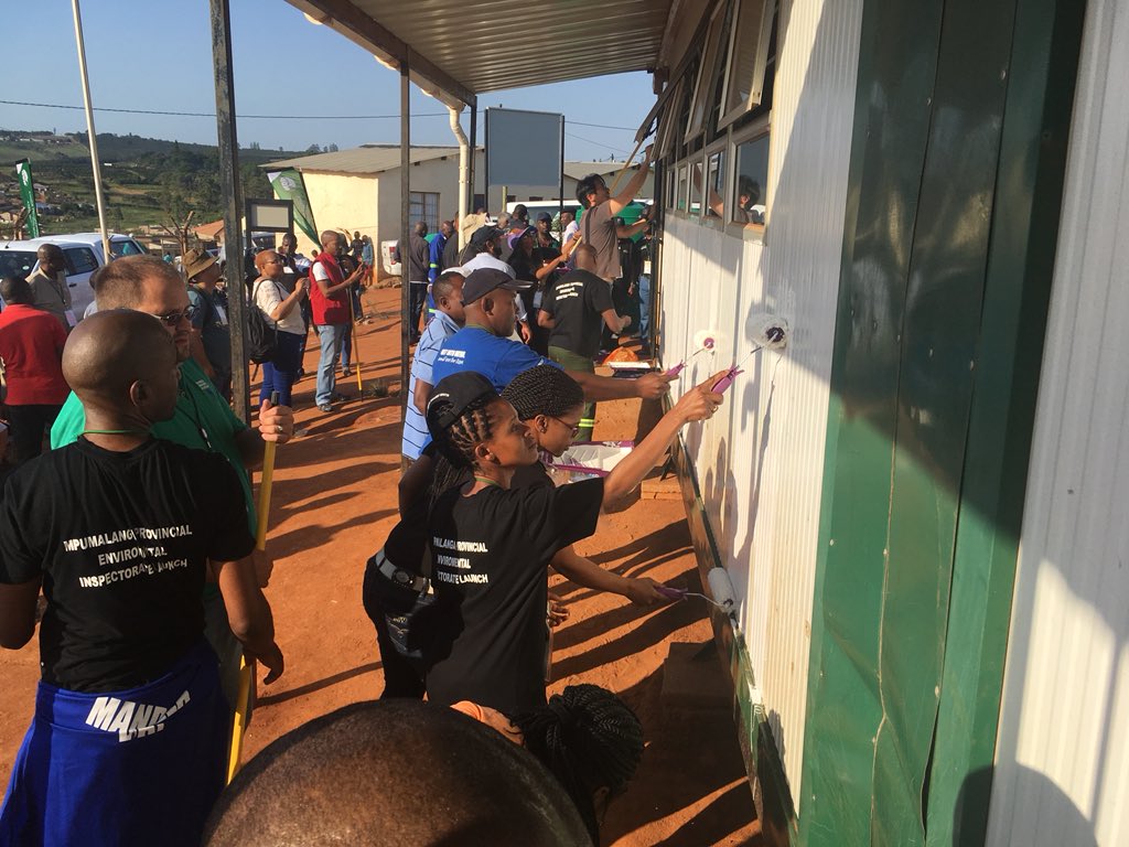 environmentza's tweet photo. @Mpumalanga @Lowvelder @MpumalangaMHES Environmental Management Inspectorate painting the Boschrand Primary School. #ECEL07 https://t.co/ZT1zPIy7Ok