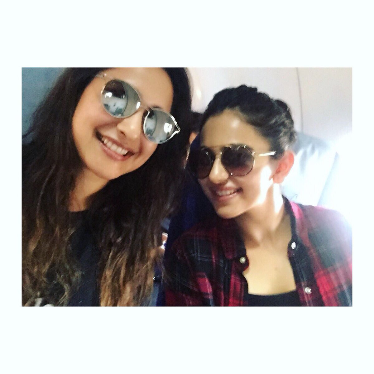 rakuldieheart's tweet photo. #FemaleStylishStar @Rakulpreet with beautiful @ItsMePragya #flightSelfie https://t.co/LvjdtcUhE9
