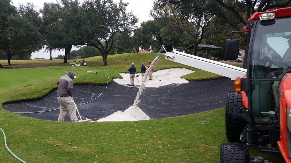 bcturfmaterials's tweet photo. Bam! Premier White flowing at River Crest CC. Finishing touches to awesome renovation. Great work @ColliganGolf and Fleetwood Services. https://t.co/RVcJqk0kTB