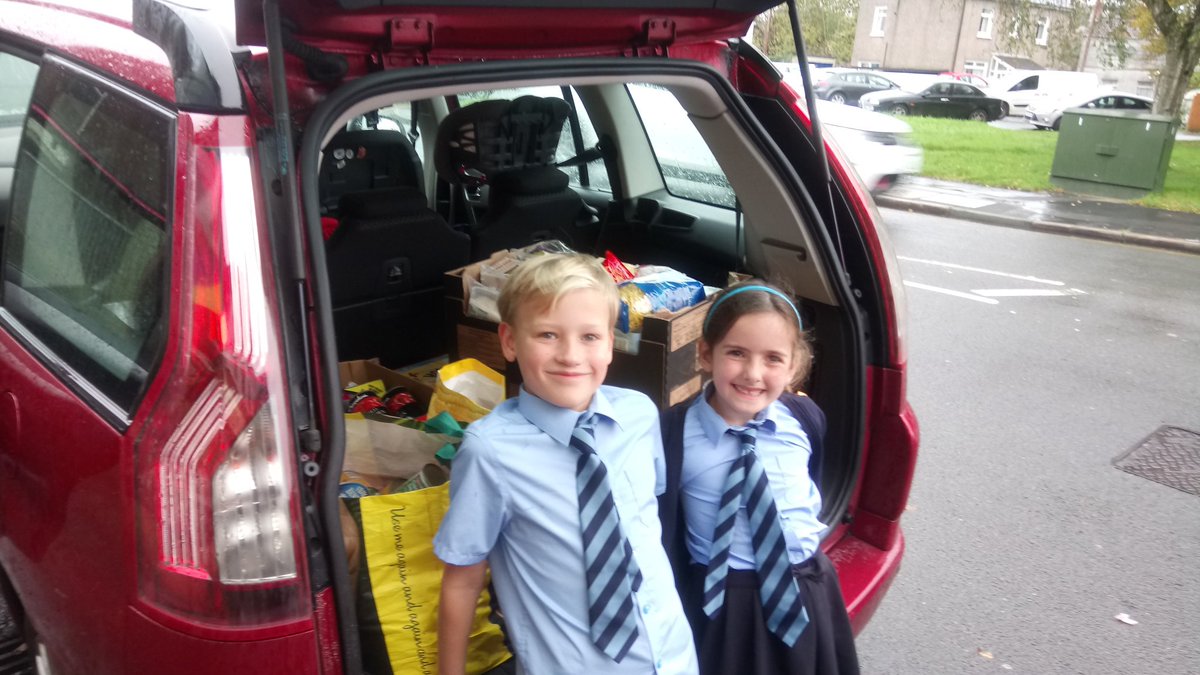 MiniVinnieStJos's tweet photo. Mini Vinnies sent two representatives to the Ravenhouse Trust Food Bank today with our harvest donations. Many thanks! @SVPEnglandWales https://t.co/zMUF3QYBbP