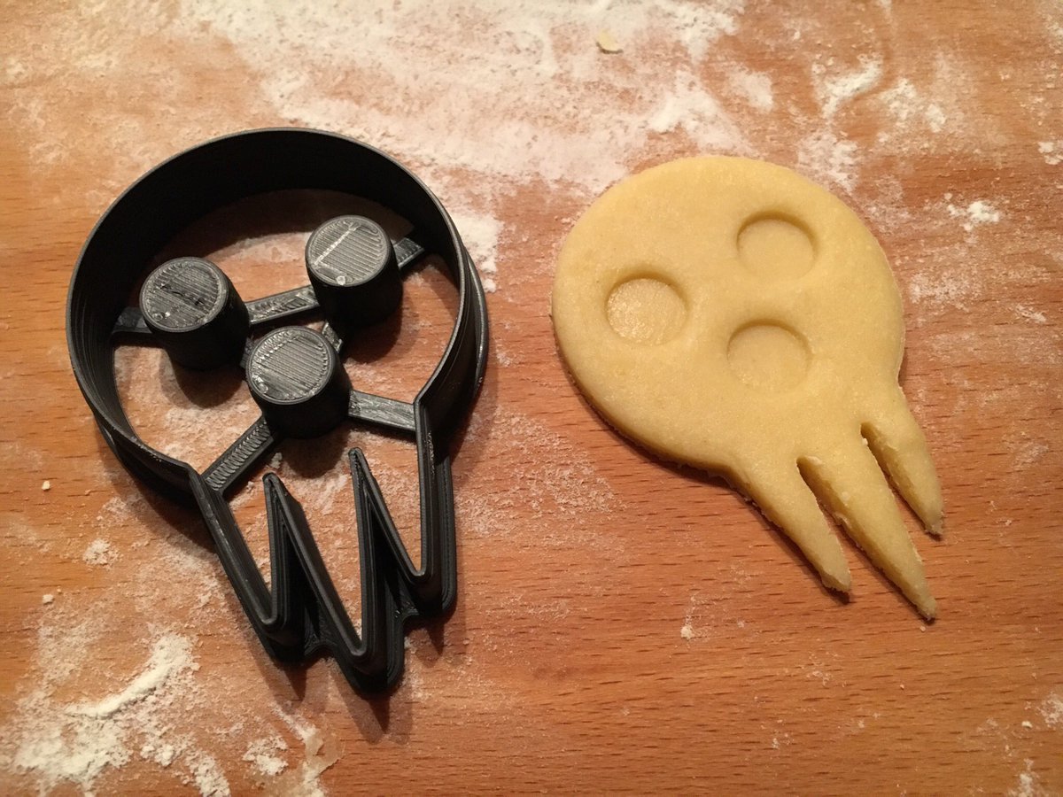 SchwarzeKatze20's tweet photo. Wer hat Lust auf Cookies??? #cookie #cookiecutter #souleater #manga #anime #schwarzekatze #backlust #viecc https://t.co/eHw5M4XVUe