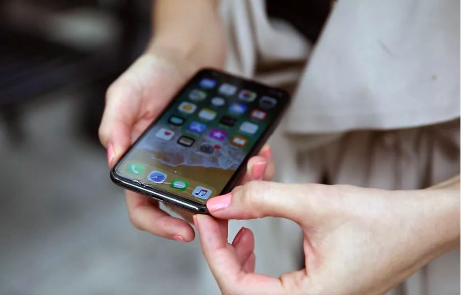 phonedoctors's tweet photo. iPhone X the much anticipated, the beautiful, the most expensive. Just don't drop it!! @CNET drop test https://t.co/VUbz4AyDUq #getacase https://t.co/4pM2eqqHdC