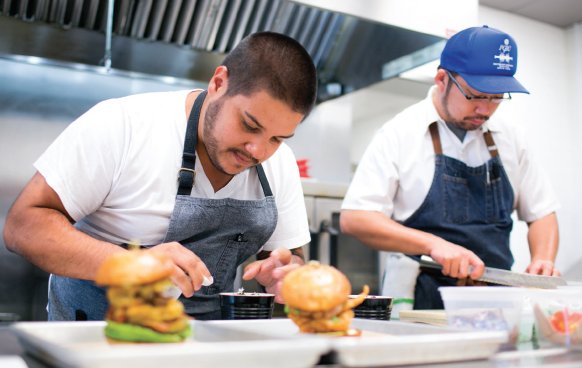 CAPTRUSTPros's tweet photo. A Culinary Collaboration: Expert Angle | CAPTRUST VESTED Magazine. https://t.co/1betLDiGAP https://t.co/CHQnRLjx9K