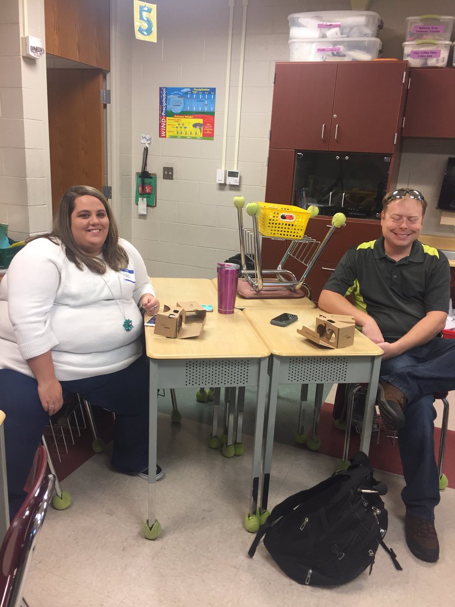 RossRamsLearn's tweet photo. Using Google Expeditions in the science classroom! #RLIsidebyside #beyondthefourwalls https://t.co/WdZyMwsJY2