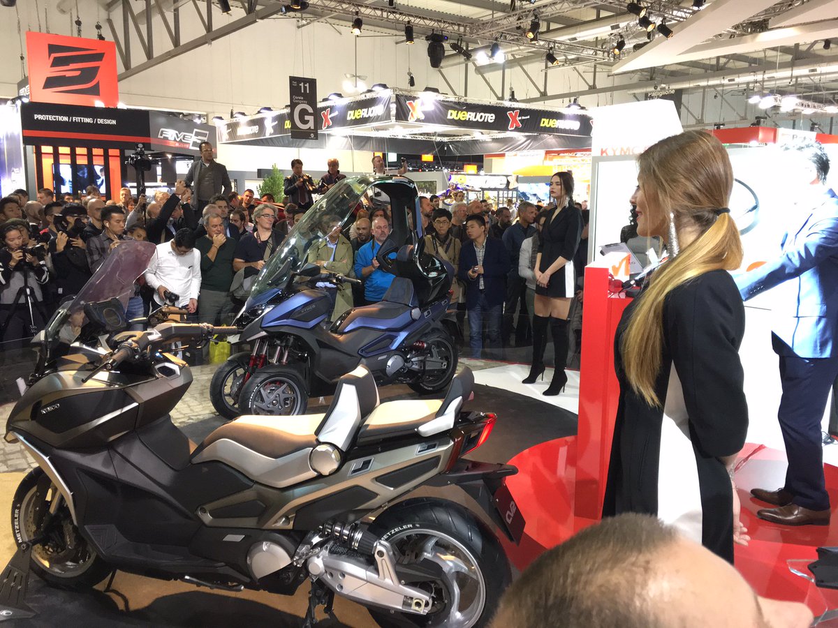 KYMCO_es's tweet photo. #EnDirecto 🔴El CV3 y CV2 tendrán motores superiores al del potente #AK550  #EICMA2017 #KYMCOGlobalPressConference #CSeries https://t.co/Bwvhewz6vs