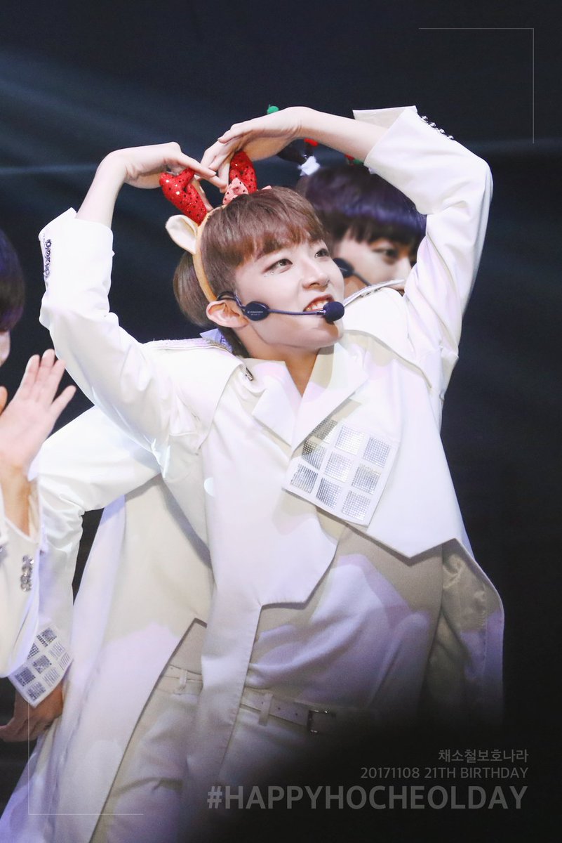 19971108_net's tweet photo. 호철이는 세상에서 제일 행복한 사람될거야٩(๑❛ᴗ❛๑)۶
#HAPPYHOCHEOLDAY
#우리의_비타민_호철아_생일축하해
#호철 #채호철 #소년24 #BOYS24 https://t.co/Gfn3J9v4eA