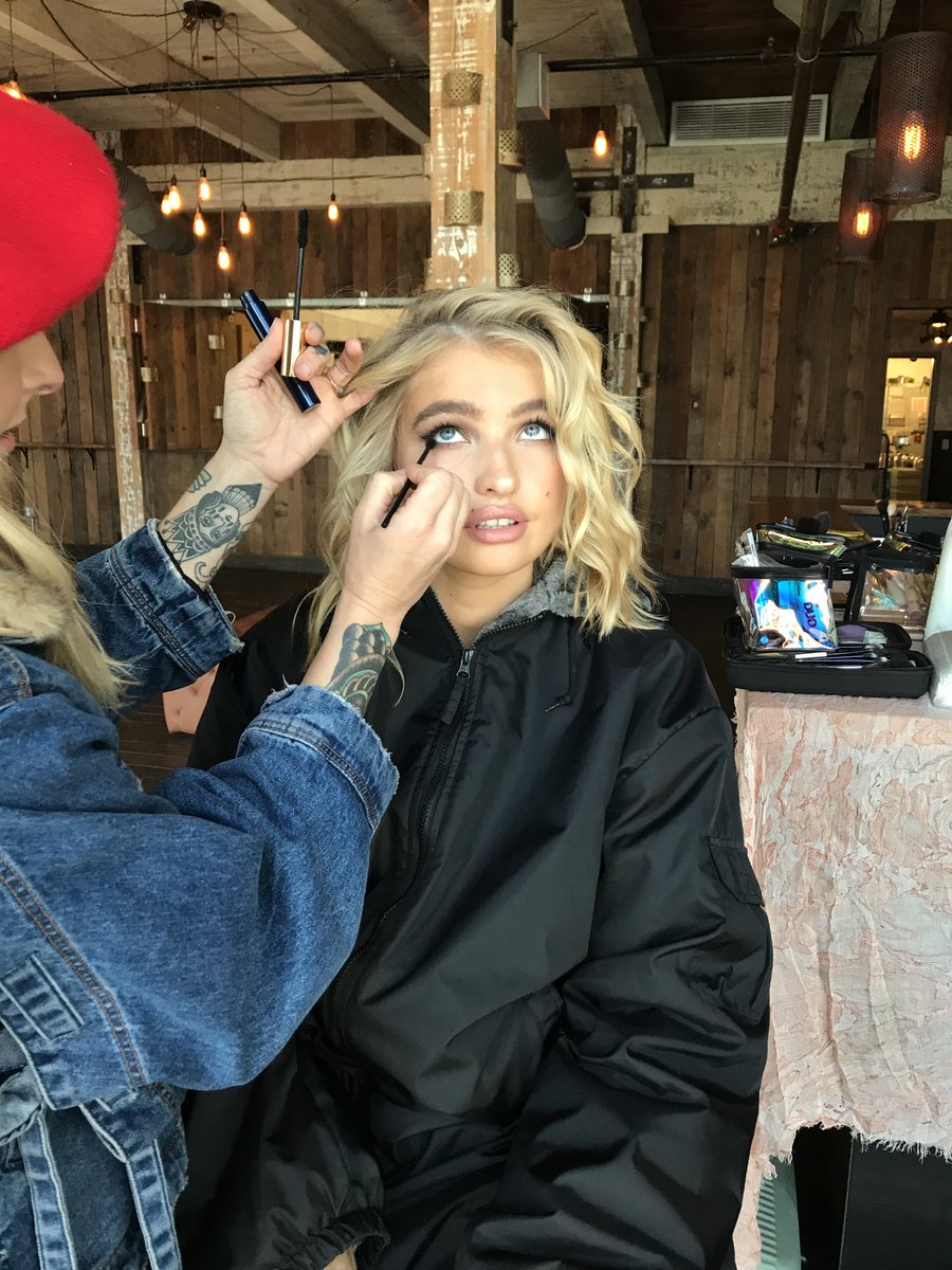 SimplyBeUSA's tweet photo. Throw back to our make-up artists making @sarina_nowak look even more incredible😻💄💋 #BeBold #BeYou #BeSimplyBe https://t.co/jsBM22EuiG