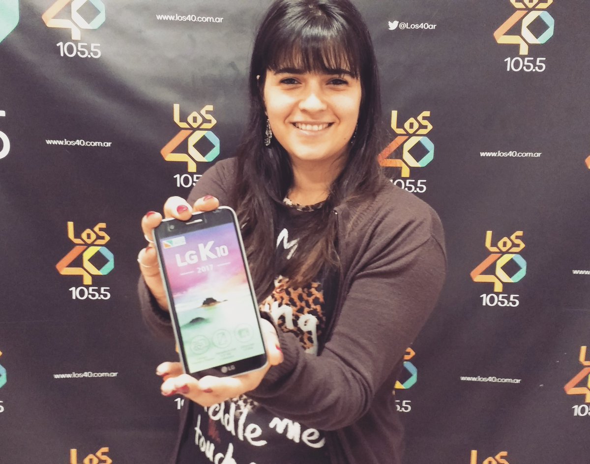 Los40ar's tweet photo. ➡Micaela, ganadora de la #GIRA40, también se llevó este celular #LGK10_2017 que está buenísimo! #GoodMoments @LG_Argentina https://t.co/E8igaBl50P