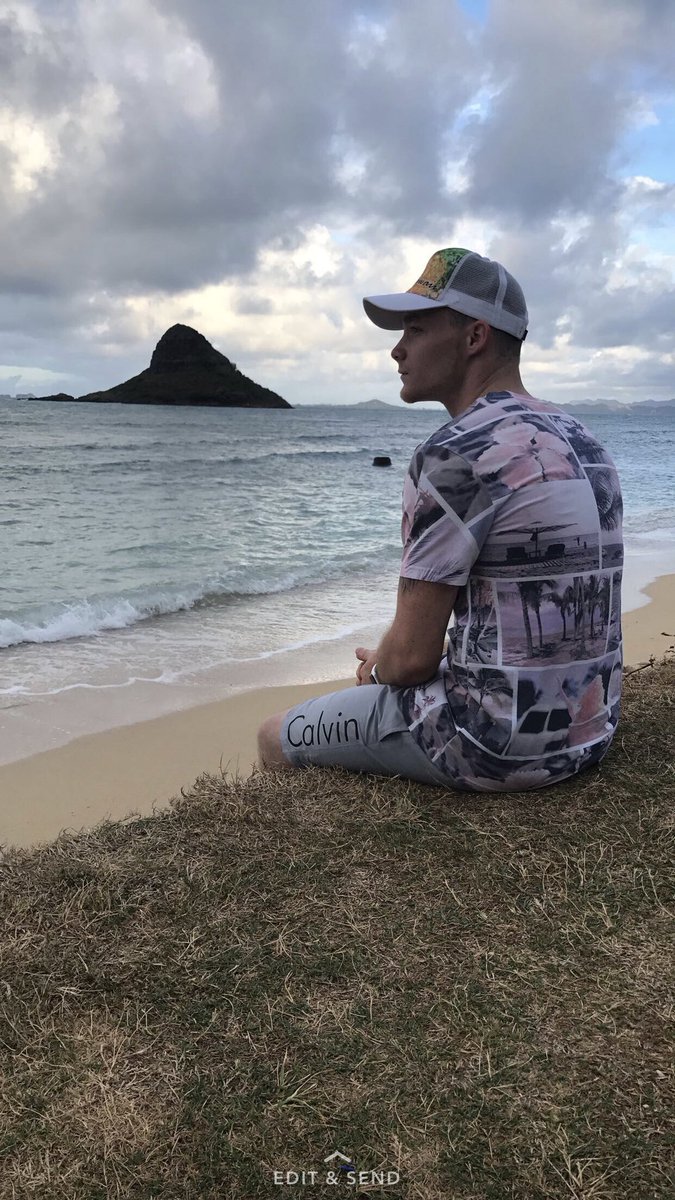 kyleeeee_scott's tweet photo. Take me back #Hawaii https://t.co/1znJN5qzJV