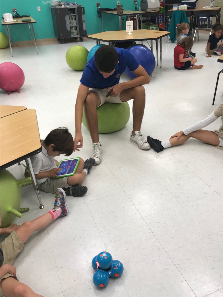 We love it when our Cypress Bay LIA’s come help! @BCPSChiefOSPA <a href="/CityofWeston/">City of Weston</a> <a href="/BrowardSTEM/">Broward STEM</a> <a href="/WonderWorkshop/">Wonder Workshop</a> #kidshelpingkids #kidsdeserveit