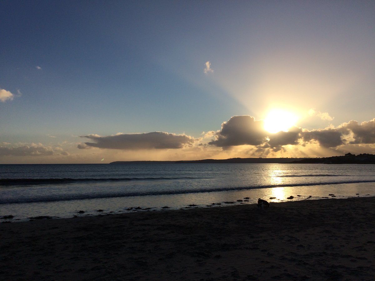 rwhitehouse13's tweet photo. Taken at the weekend - there are worse places to walk your dogs #ParBeach #Parbados #Cornwall #Autumn https://t.co/CIPMCJ905R