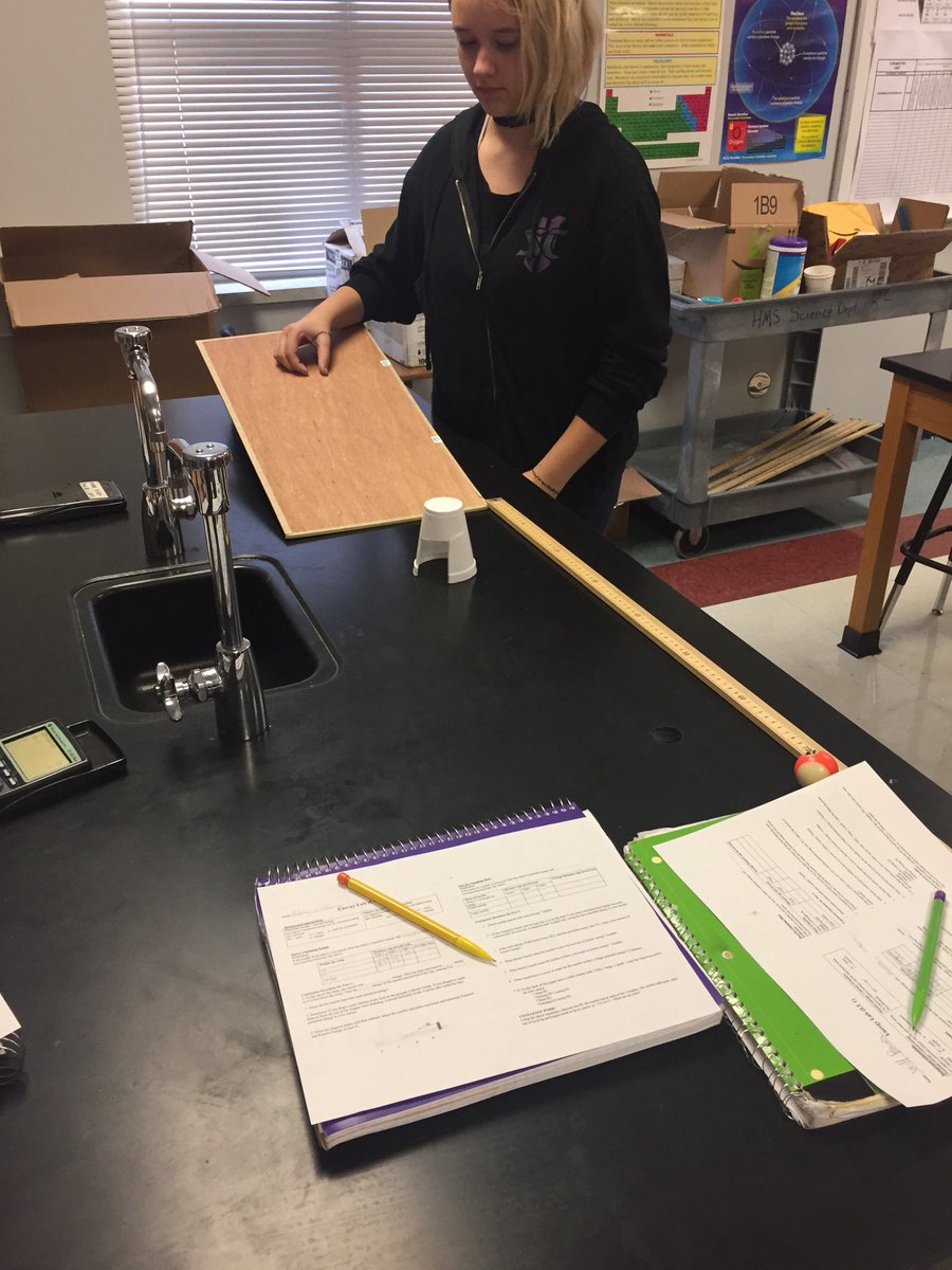 JboTx's tweet image. .@HMSHawks #8science hands on learning about KE/PE.