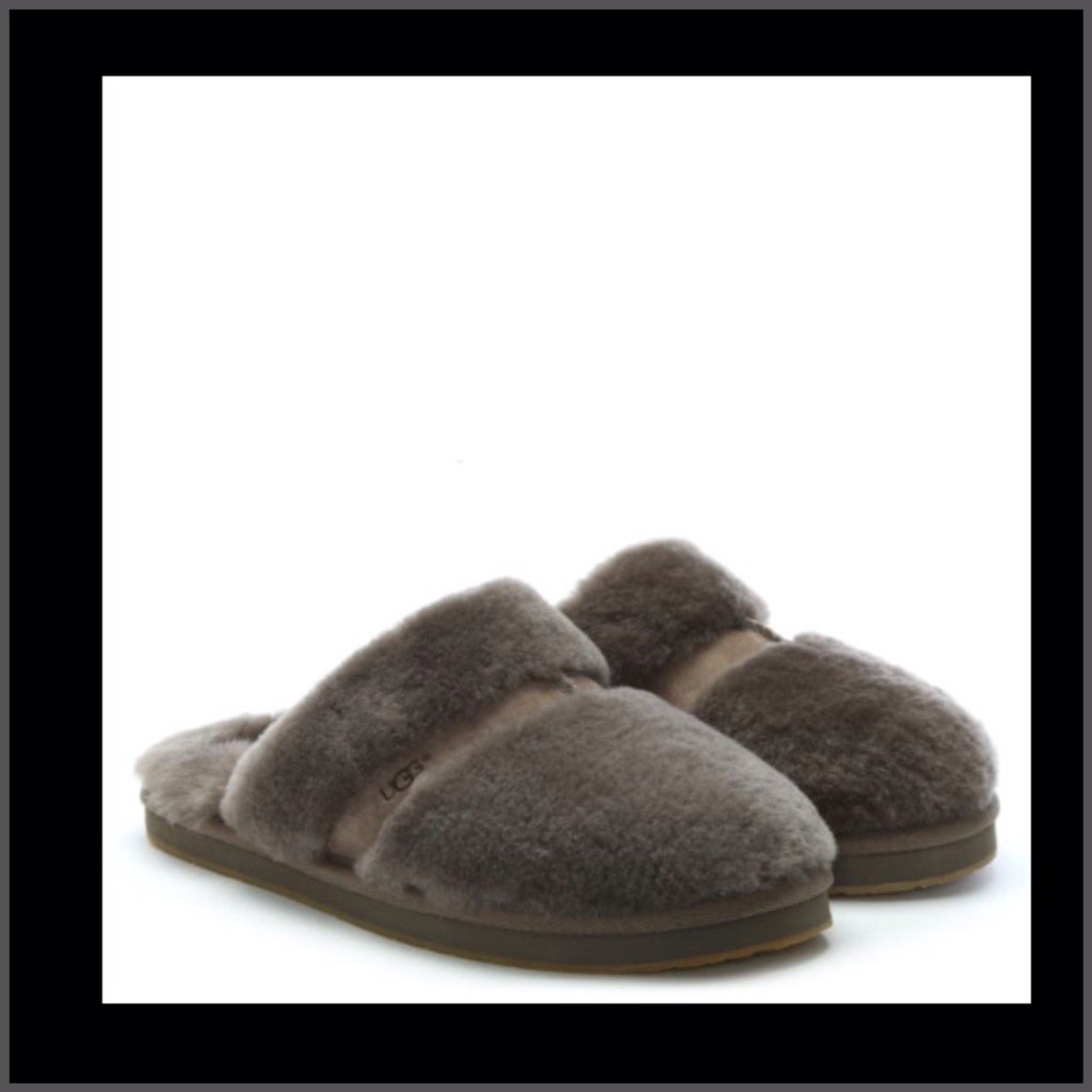 DFLiverpool's tweet photo. NEW ARRIVAL | All new @UGGUK Darra. Perfect for chilly winter nights in. Available now @Metquarter @danielfootwear https://t.co/jXxHRFtHGm