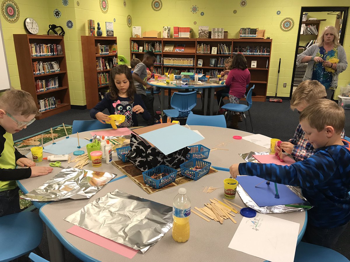 WoodElem's tweet photo. 2nd grade PBL on The 3 Little Pigs. Will your house blow down? #woodwows #wayschools https://t.co/CgddMSssZ6