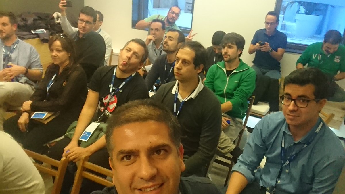 robertolita's tweet photo. #GFTDataDay17 Esteban explicando cómo hacer que no te roben bitcoins y @alcebal2002 se lo pierde... https://t.co/vzsCCY2xGL