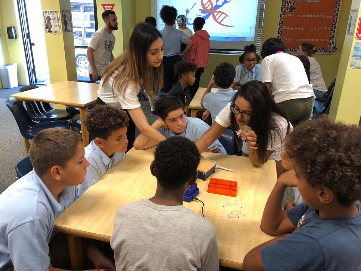 bdaprinciples's tweet photo. Great workshop this morning by @DMUglobal @dmuleicester students at #ClearwaterMiddleSchool #ScienceWithScientists2017 #DigicelBermuda https://t.co/hyhxAkxsR7