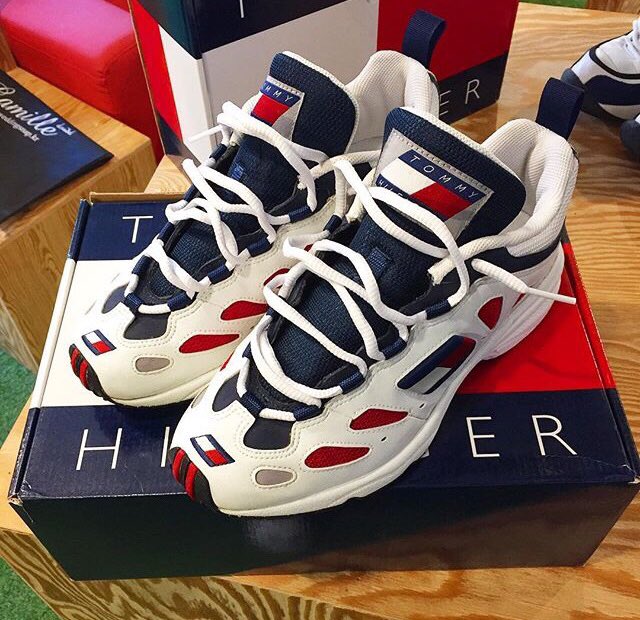RaimovRoman's tweet photo. И все таки классные Tommy Hilfiger делал раньше кроссовки. Жаль не делают переизданий https://t.co/5my7plWFI8