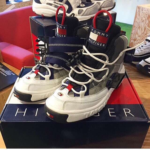 RaimovRoman's tweet photo. И все таки классные Tommy Hilfiger делал раньше кроссовки. Жаль не делают переизданий https://t.co/5my7plWFI8