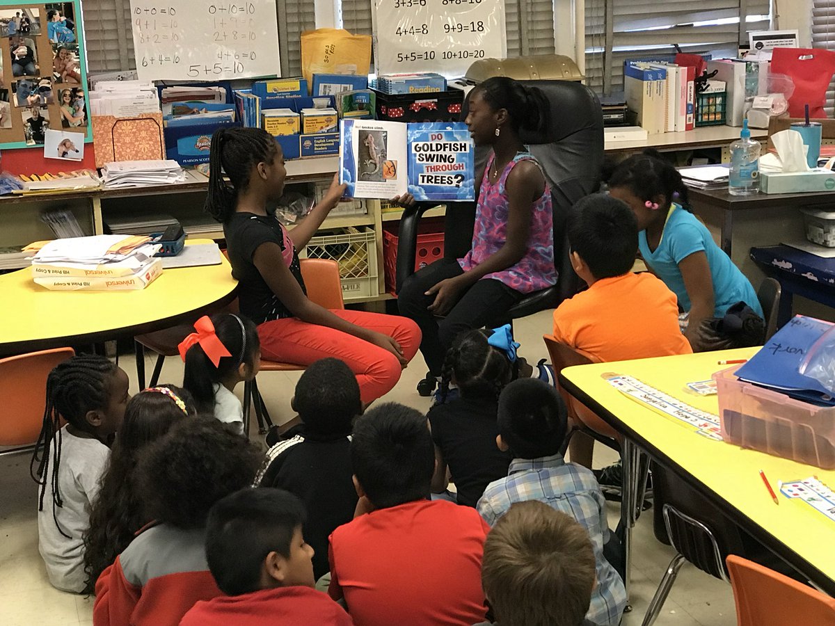 katbarnes83's tweet photo. Thank you to Mrs Isom for suggesting student mentors! Loved having them read to us! @gcstitans @WEStriplin https://t.co/tLwUuqmaU2