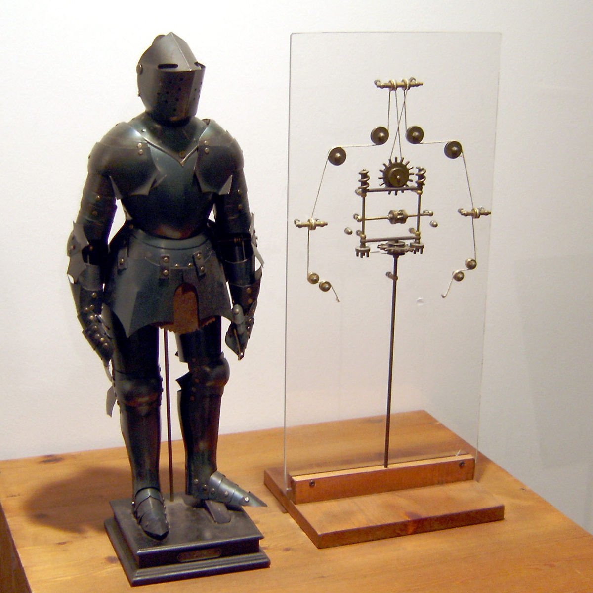 F1RSTglobal's tweet image. #roboFact: #DYK Leonardo #DaVinci designed a man-shaped machine to look like a knight in the 15th century? #FactoftheDay #TuesdayThoughts
