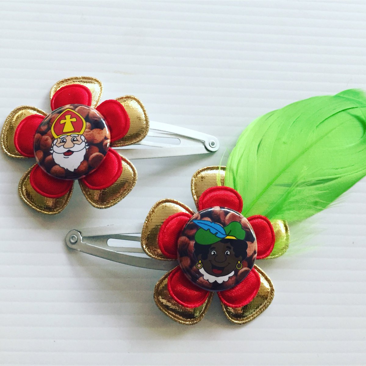 Schattige sint en piet haarspeldjes leuk voor in de schoen of om te dragen tijdens de komende intocht..
happygirlz.nl