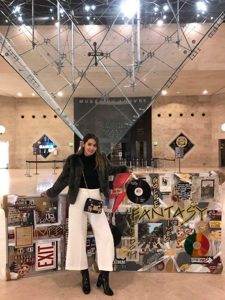 marcaHONDURAS's tweet photo. La hondureña Jamalat Larach, miembro de nuestro proyecto #JovenesHn presentó sus obras de arte en el Museo de Louvre en París, Francia. https://t.co/tUAWmiwCPk