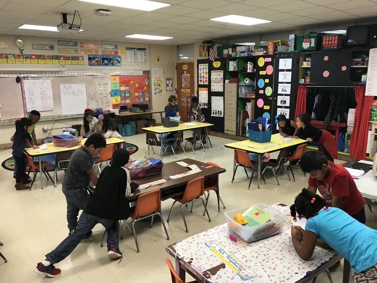 katbarnes83's tweet photo. Thank you @jbarber_gc for the #reading “scoot” idea! Nonsense word “scoot”! @WEStriplin @Gadsden_Weather https://t.co/rSnD0wnmlR