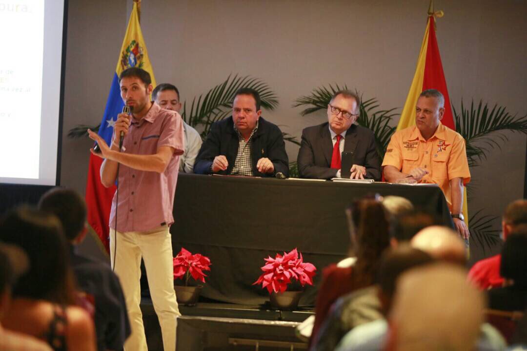 RMarcoTorres's tweet photo. En el marco de la Agenda Económica Bolivariana acordamos la instalación del centro genético más importante de América latina en #Aragua https://t.co/mTtHJHZGfP