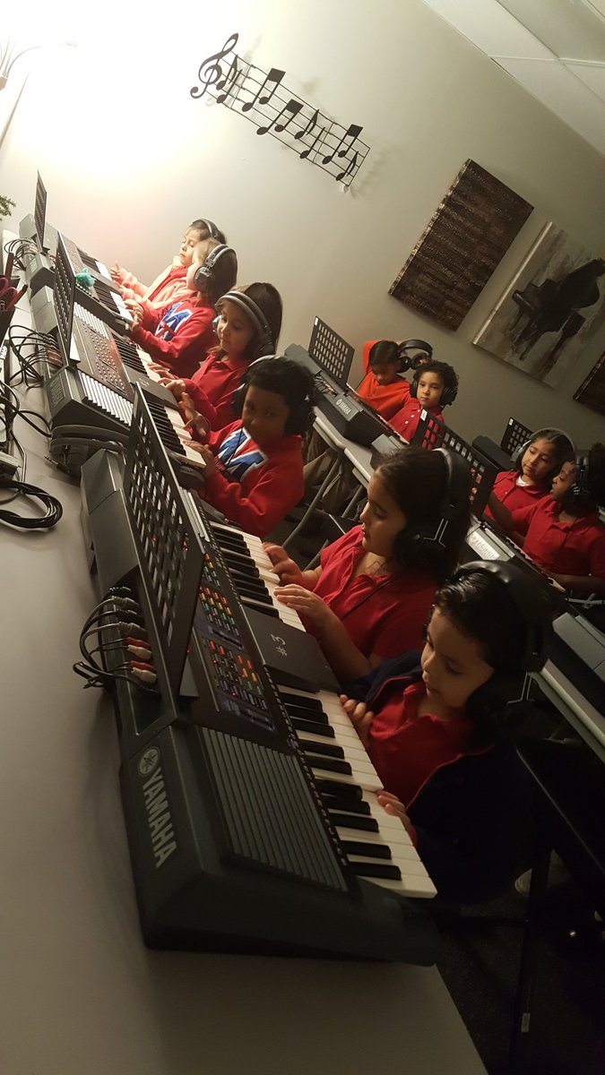 inroom412's tweet photo. Momentous kindergarten class (Castella) discovering all the difference sounds our keyboard make. Future little Mozarts? #msoctx https://t.co/PJbcJqBRE4