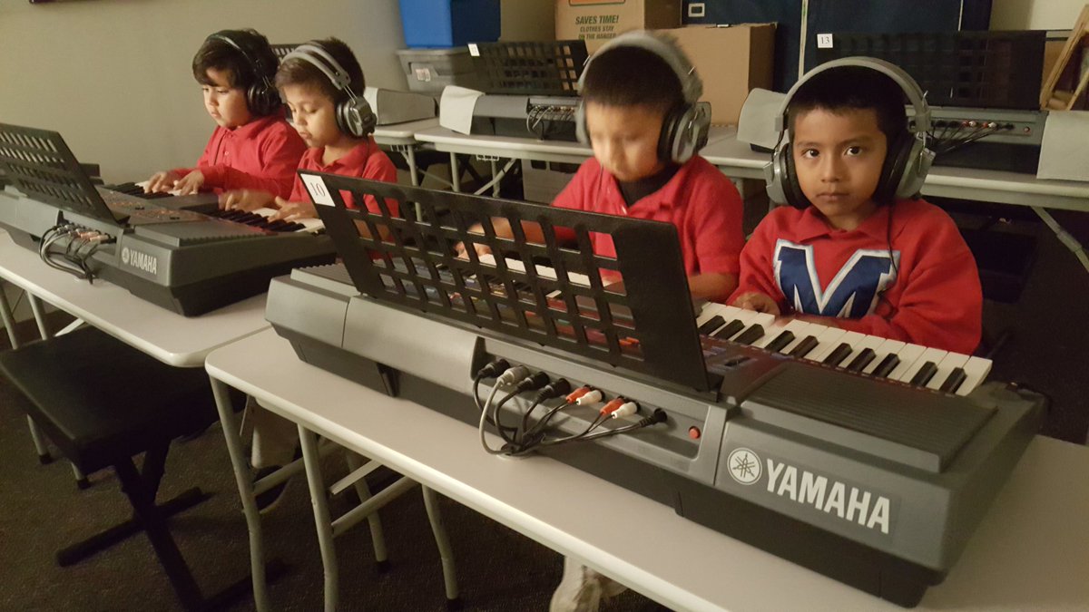 inroom412's tweet photo. Momentous kindergarten class (Castella) discovering all the difference sounds our keyboard make. Future little Mozarts? #msoctx https://t.co/PJbcJqBRE4