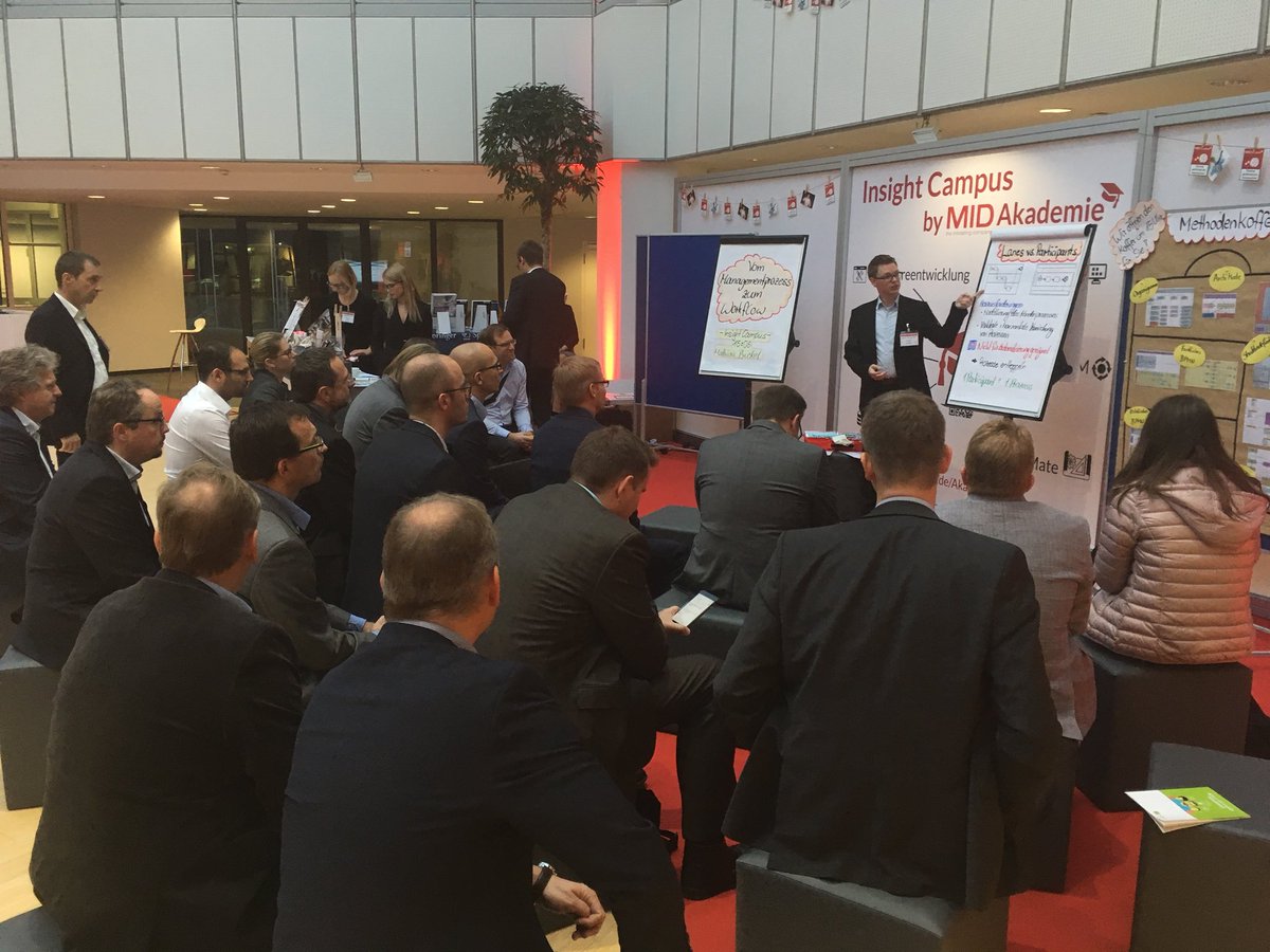 MIDAkademie's tweet photo. #BPMN + #DMN &amp; wie man zu automatisierten #Prozessen kommt! Von @SvenDobke im letzen Track auf dem #Insight2017 Campus! Danke! https://t.co/LuU1QZ1bSY