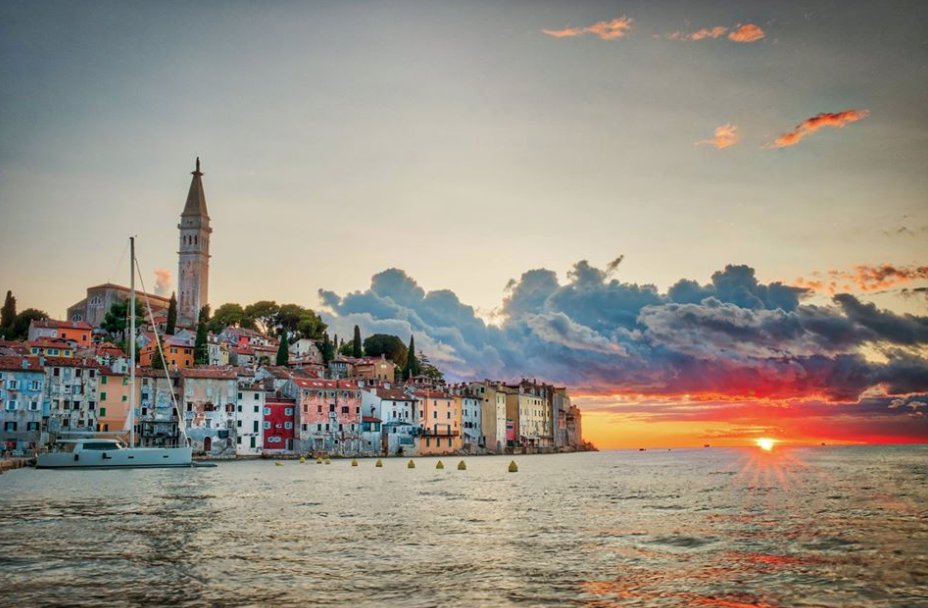 Stumbling upon paradise is easy when you're visiting #Rovinj. No matter the time of day, you'll always find gorgeous #seaside views!