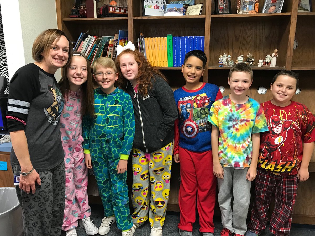 sphillips5th's tweet photo. Pajama day at Bennett!!  U Can Share food drive!!  @BennettFISD #frenshare https://t.co/svOfYUTz2f