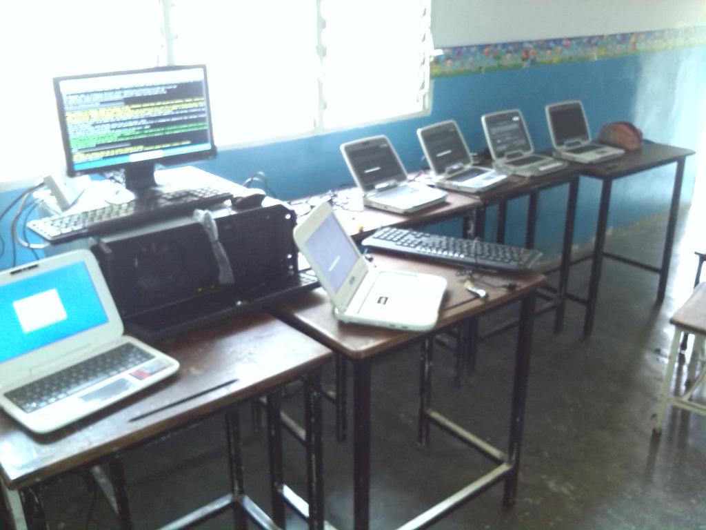 CbitRancheria's tweet photo. @FundabitMerida las repeticiones de canaimas llegan a las escuelas más retiradas de nuestro municipio. En esta ocasión en la U. E San José https://t.co/yLlBOLgHJI