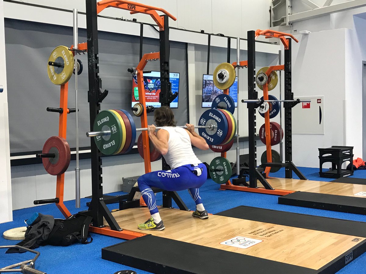 Aerodynamische squats. Luchtweerstand tijdens krachttraining wordt al jaren onderschat. “RT om blessures te voorkomen.”