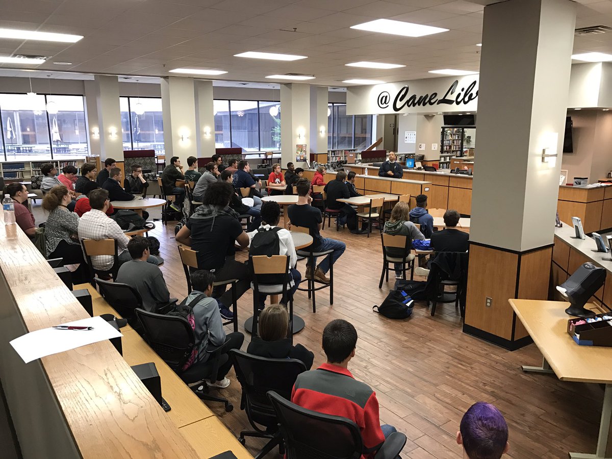 MrCookJPS's tweet photo. @STEMAcademyJHS @CaneLibrary @cane Dr. Harran from ASU speaking with prospective engineers. https://t.co/JHLzqiYkqY